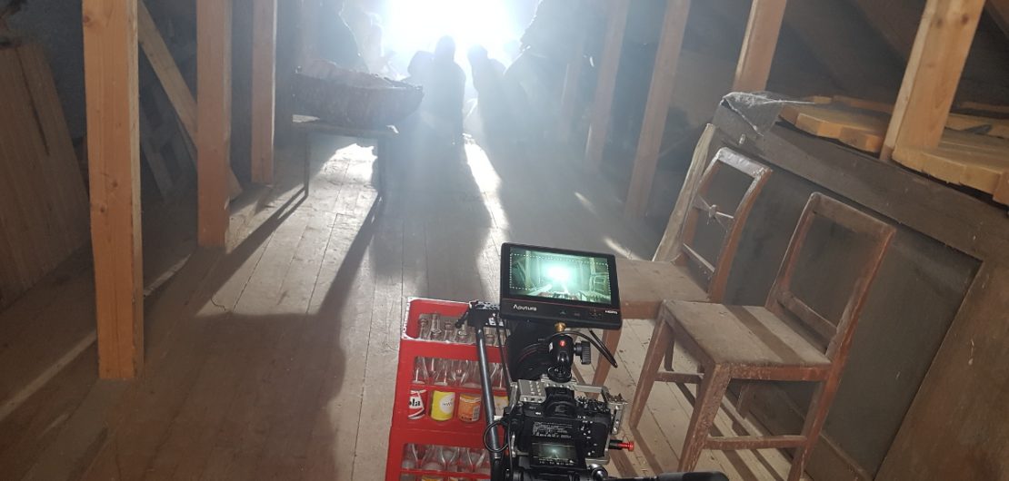 En sk. cam-slide riktad mot scenen
